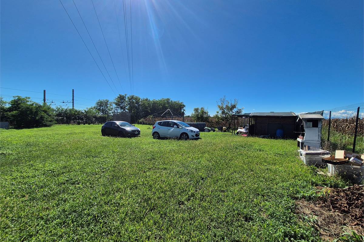 Terreno agricolo recintato a Ceriano Laghetto
