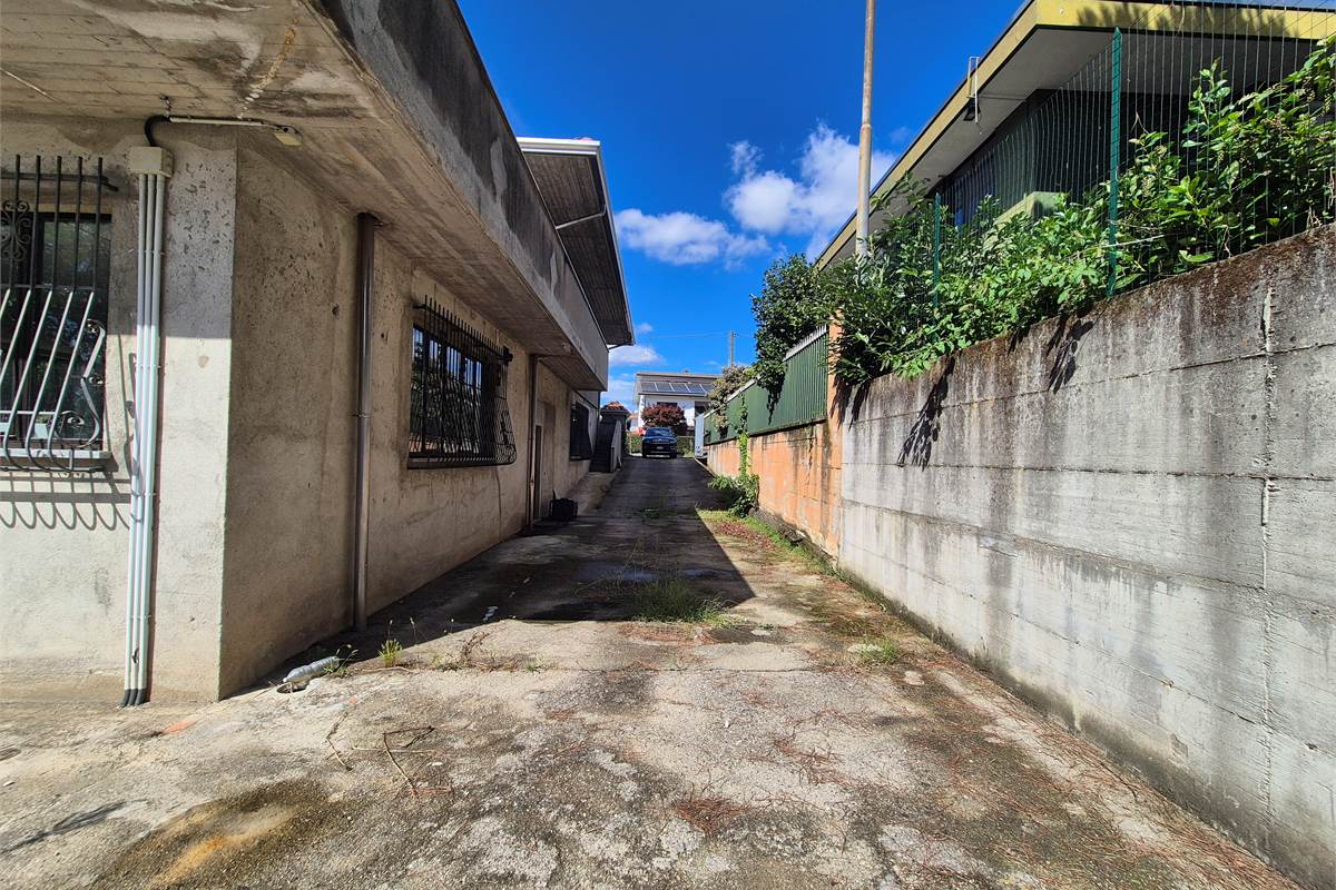 Casa indipendente con due appartamenti 