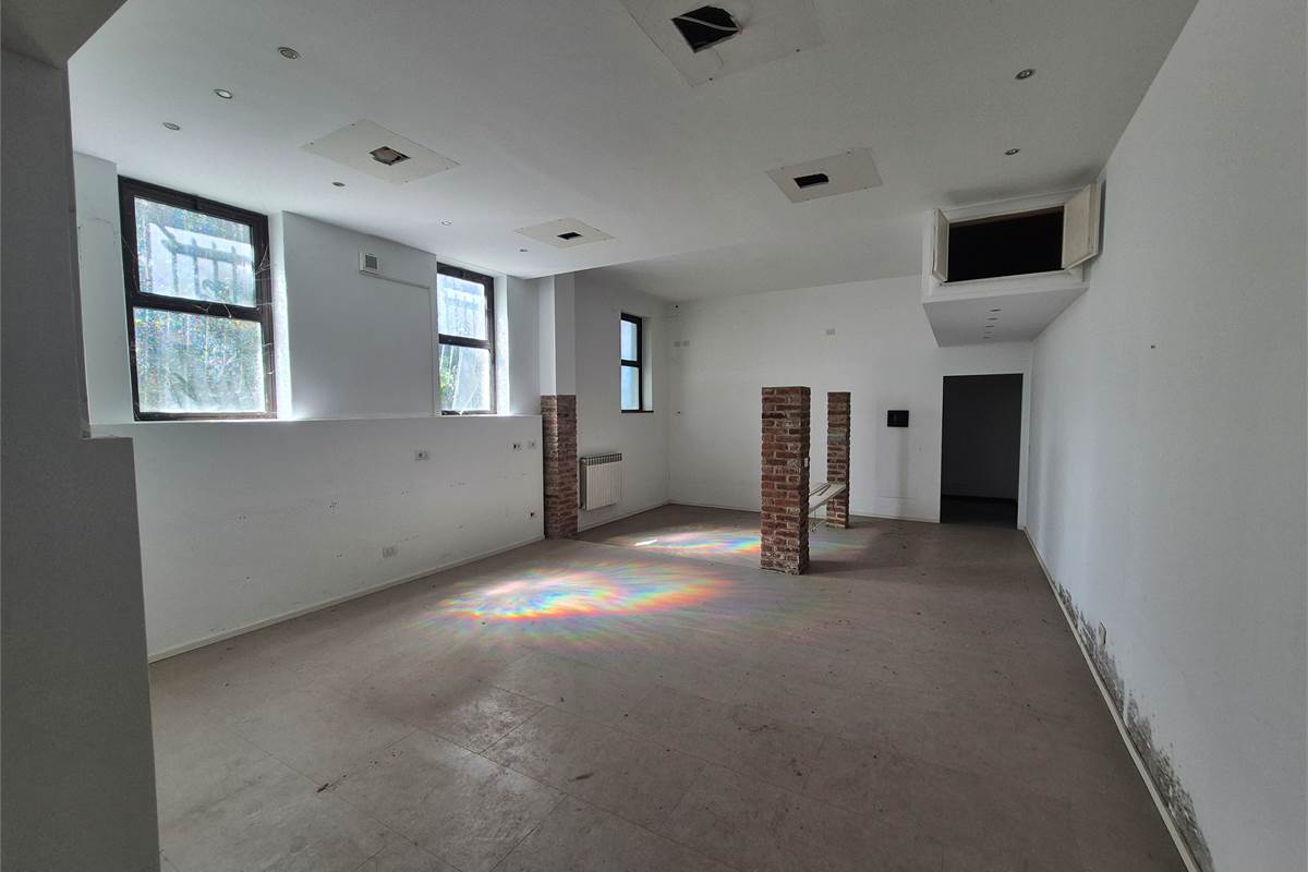 Casa indipendente con due appartamenti 