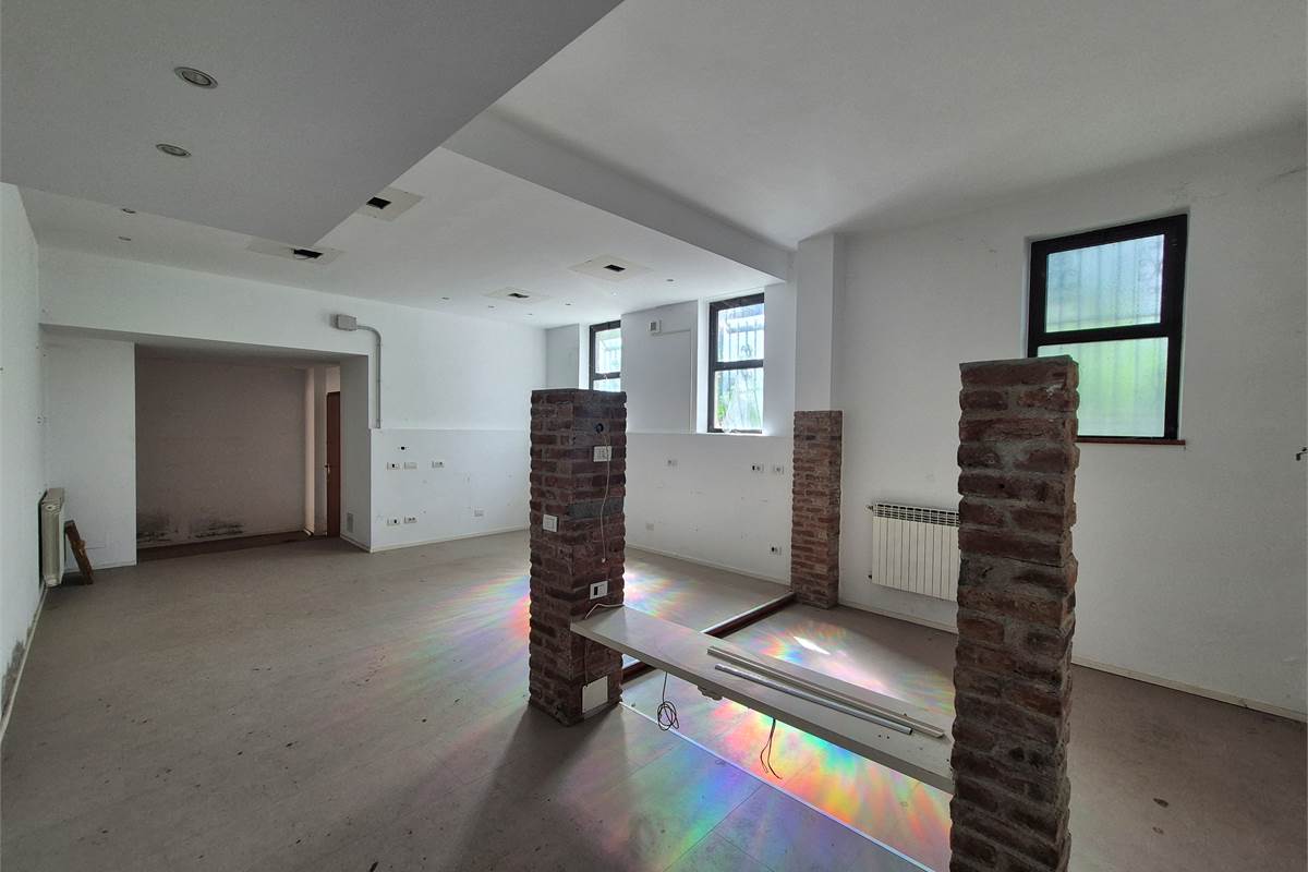 Casa indipendente con due appartamenti 