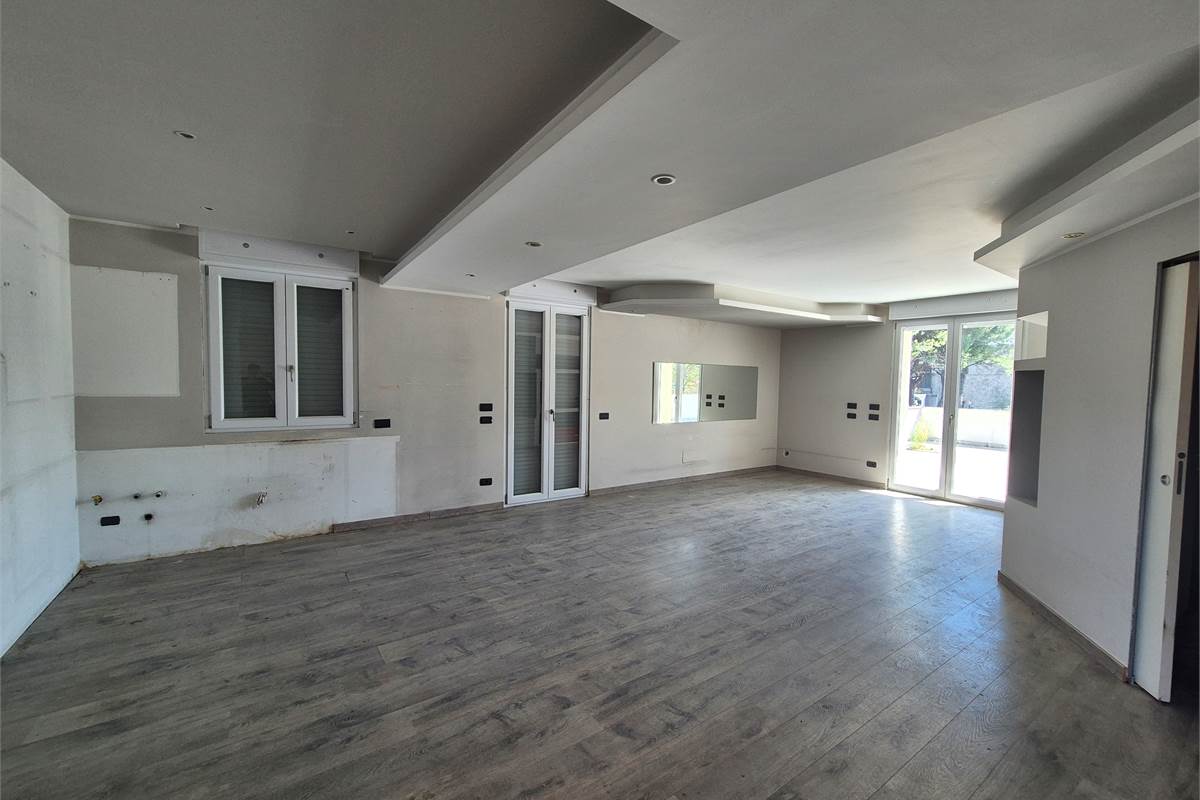 Casa indipendente con due appartamenti 