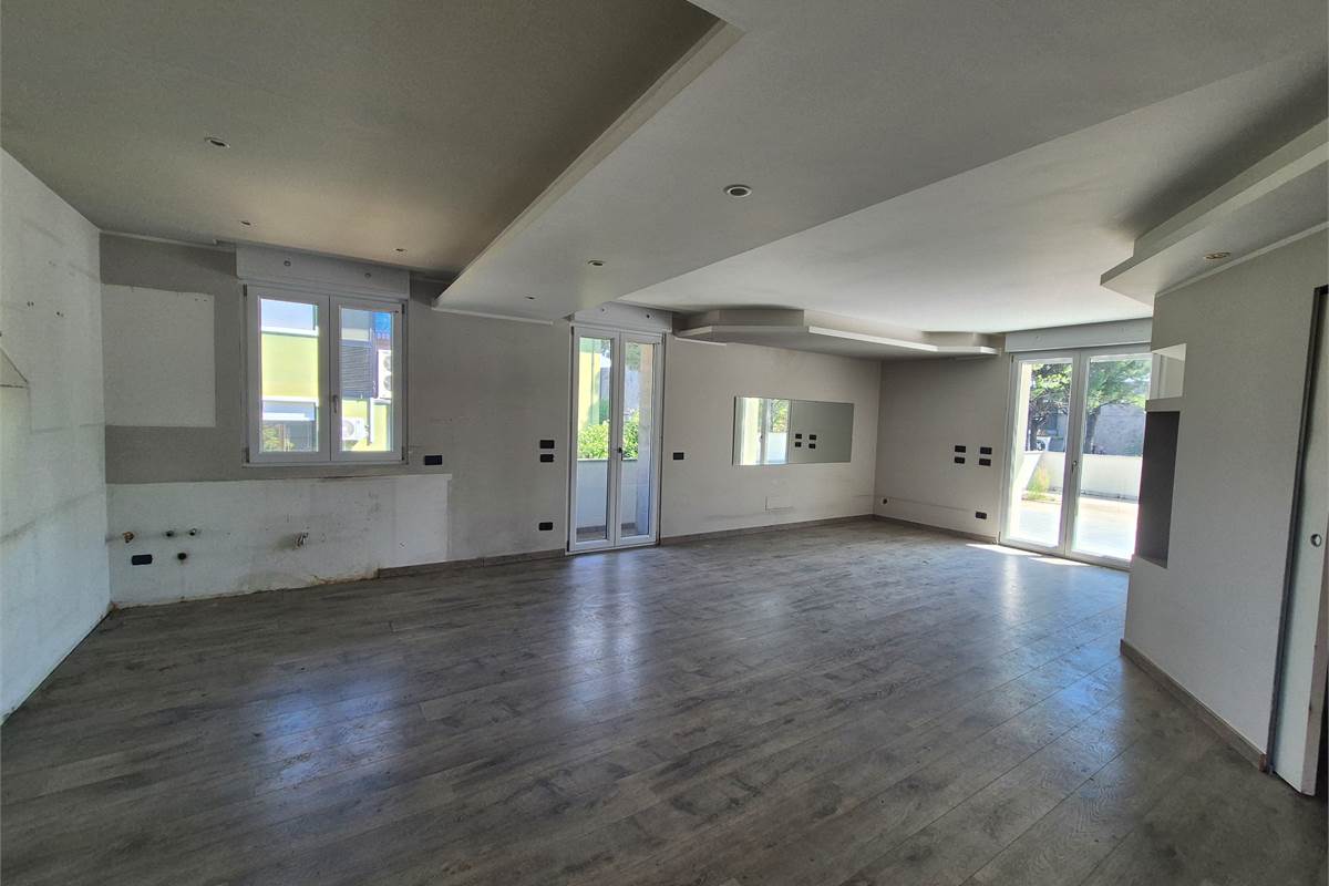 Casa indipendente con due appartamenti 