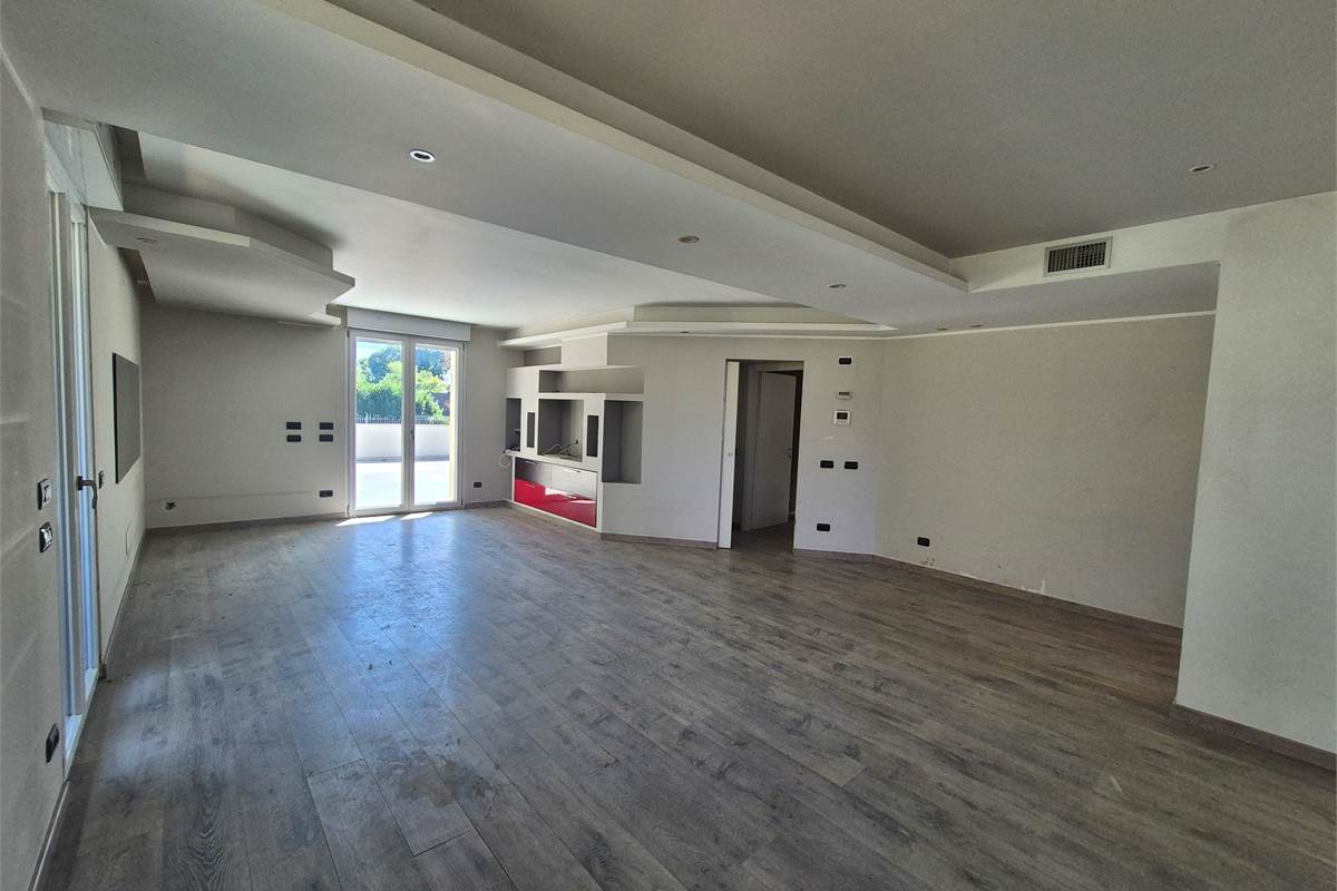 Casa indipendente con due appartamenti 