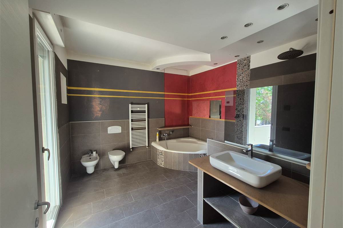 Casa indipendente con due appartamenti 