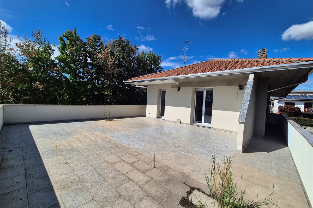 Casa indipendente con due appartamenti 