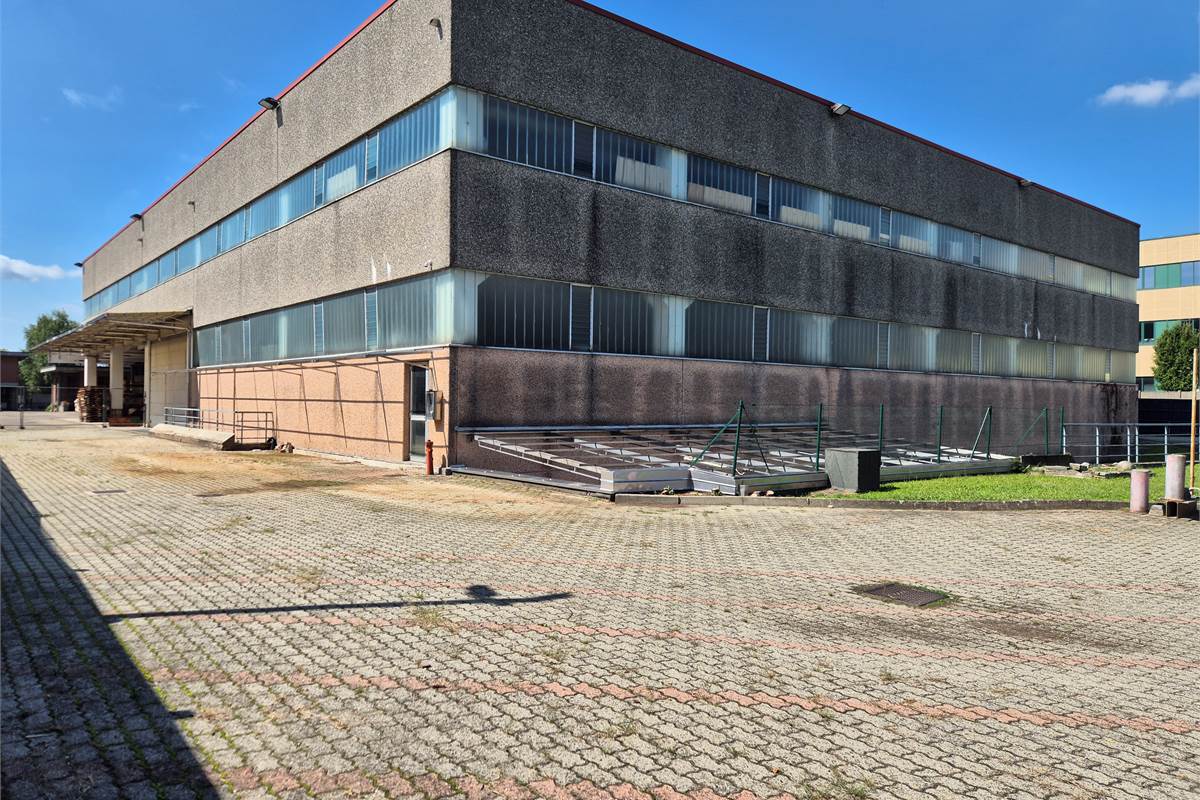 Capannone ad uso industriale in locazione