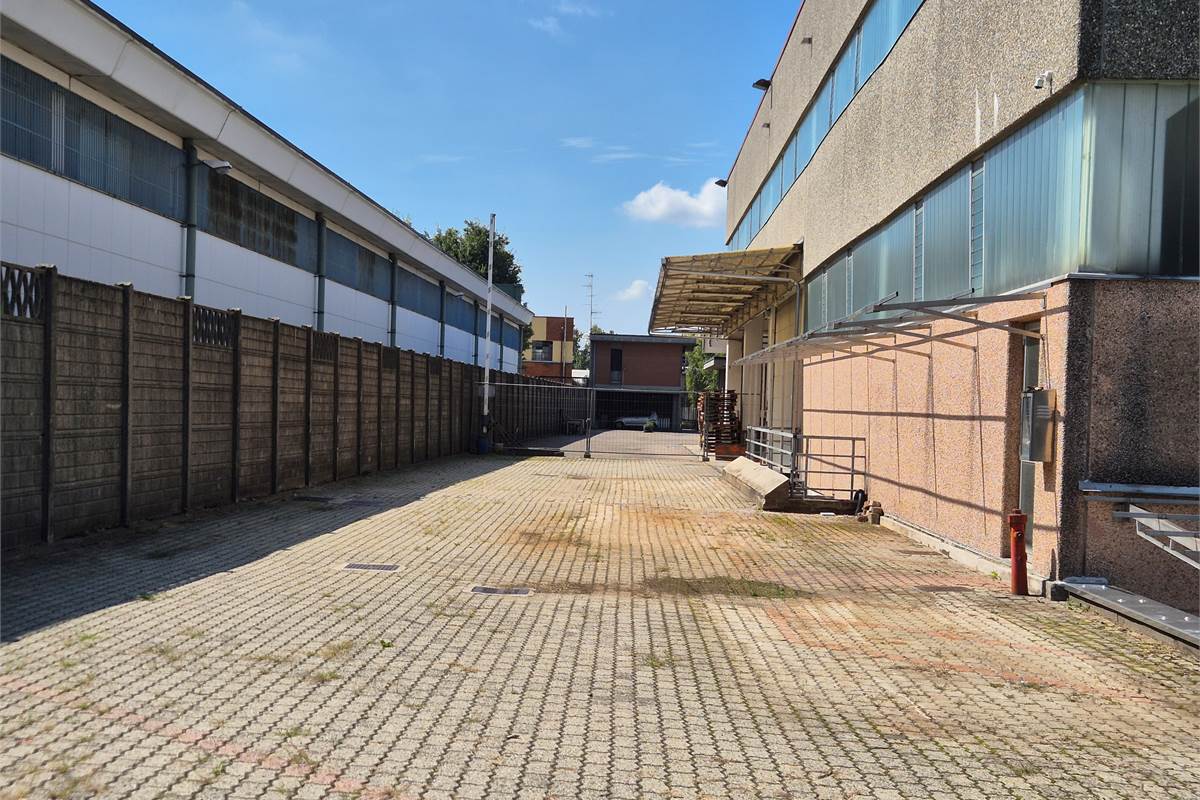 Capannone ad uso industriale in locazione