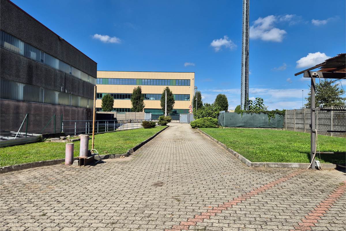 Capannone ad uso industriale in locazione