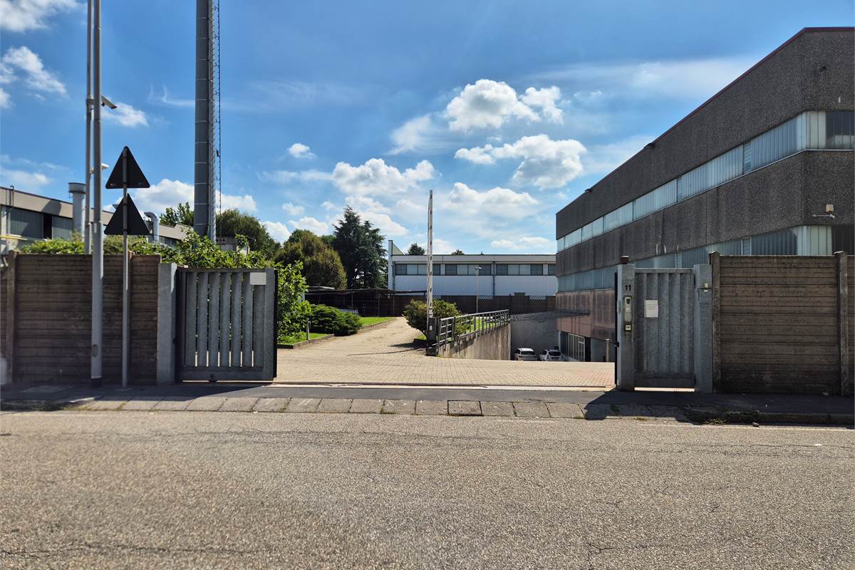 Capannone ad uso industriale in locazione