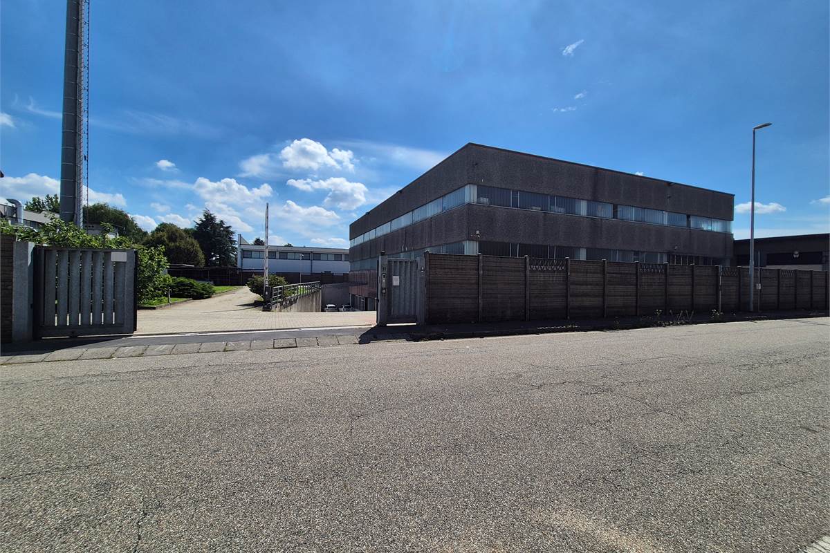 Capannone ad uso industriale in locazione