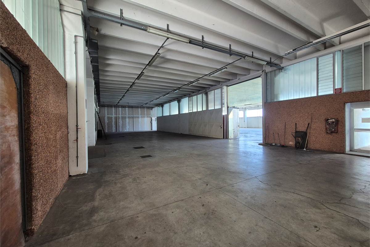 Capannone ad uso industriale in locazione