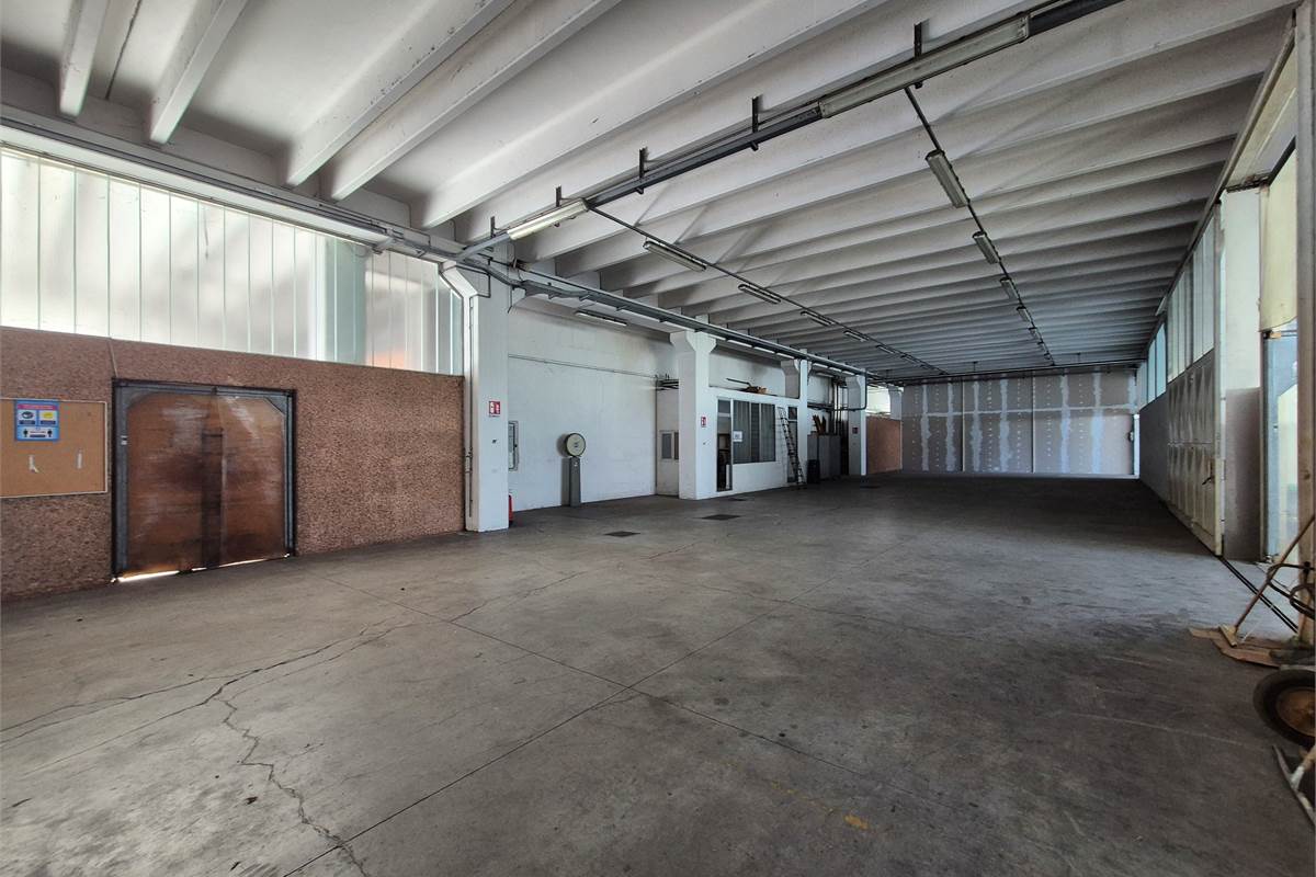 Capannone ad uso industriale in locazione