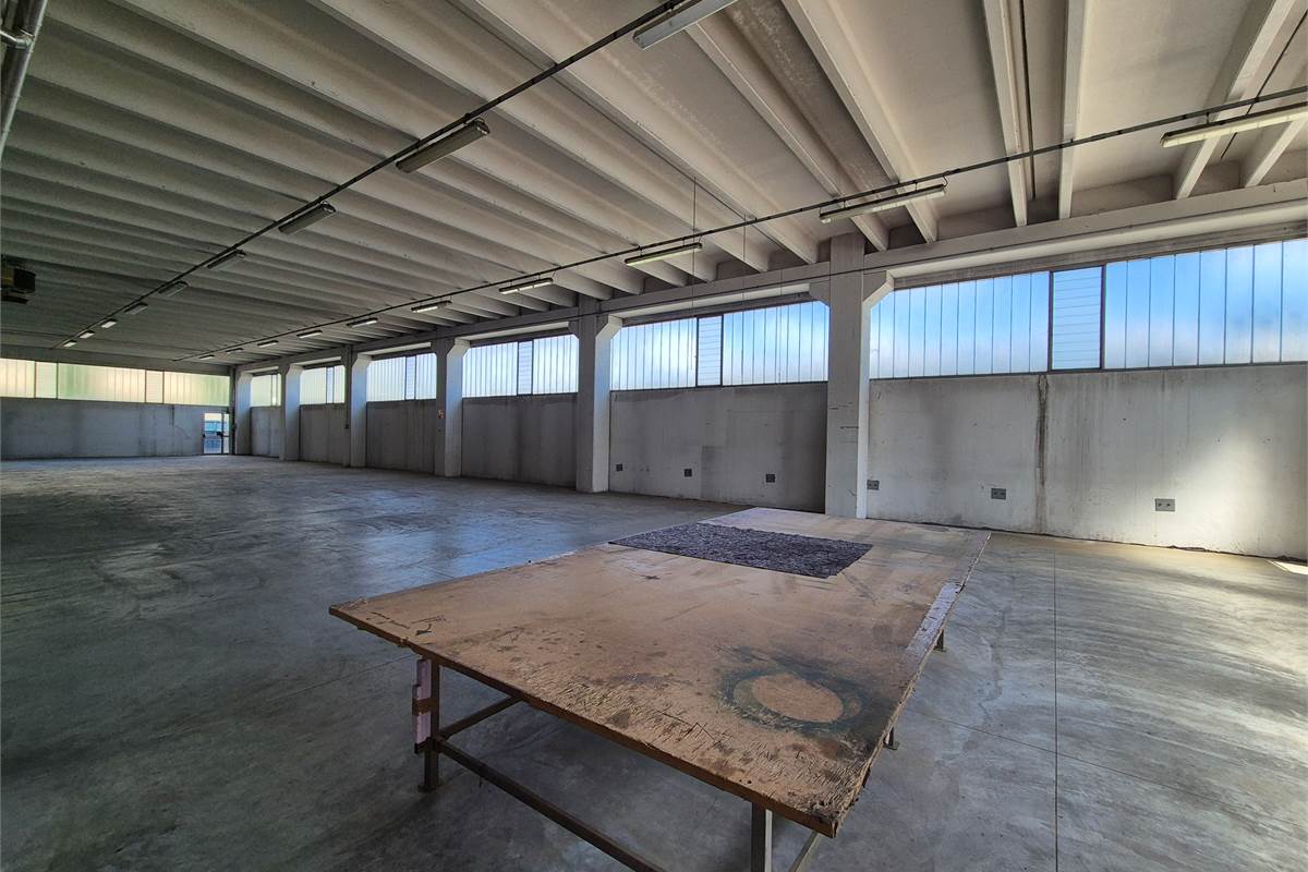 Capannone ad uso industriale in locazione