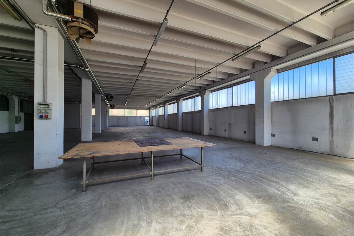 Capannone ad uso industriale in locazione