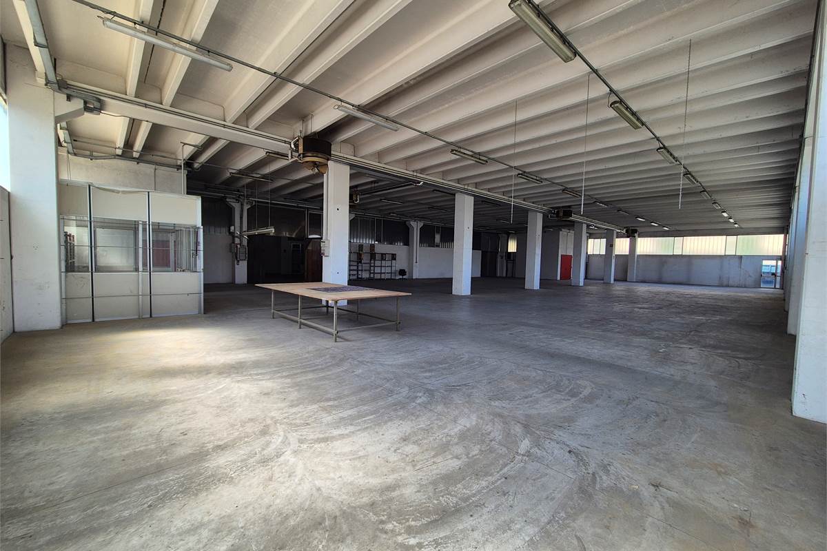 Capannone ad uso industriale in locazione