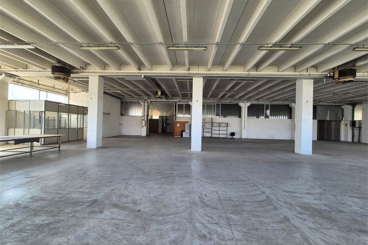 Capannone ad uso industriale in locazione