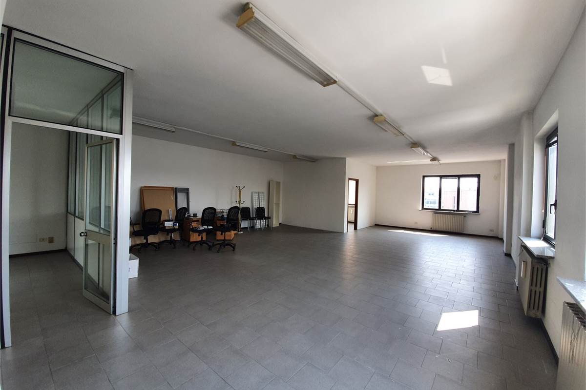 Locale open space a Vertemate con Minoprio