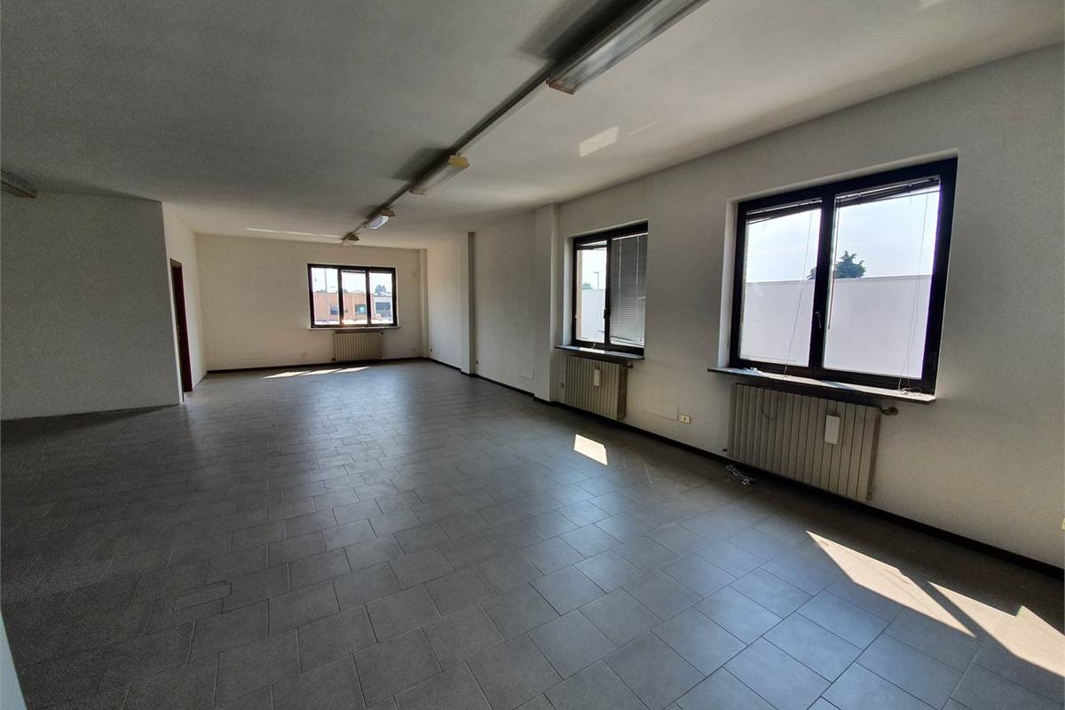 Locale open space a Vertemate con Minoprio