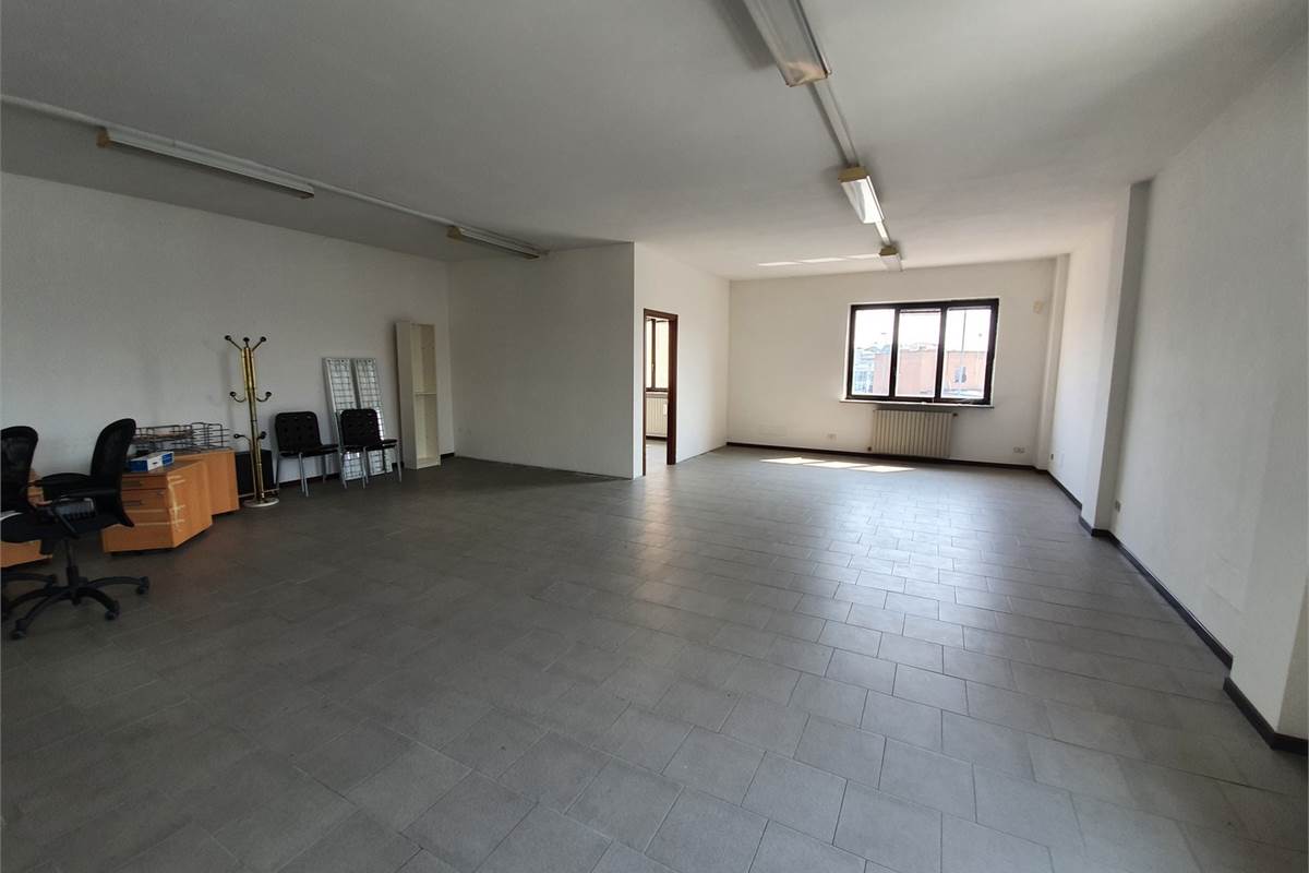 Locale open space a Vertemate con Minoprio