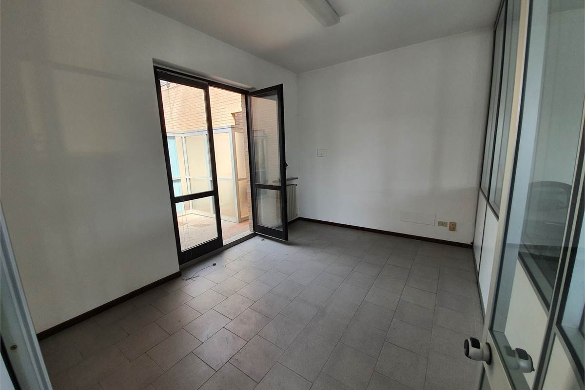 Locale open space a Vertemate con Minoprio