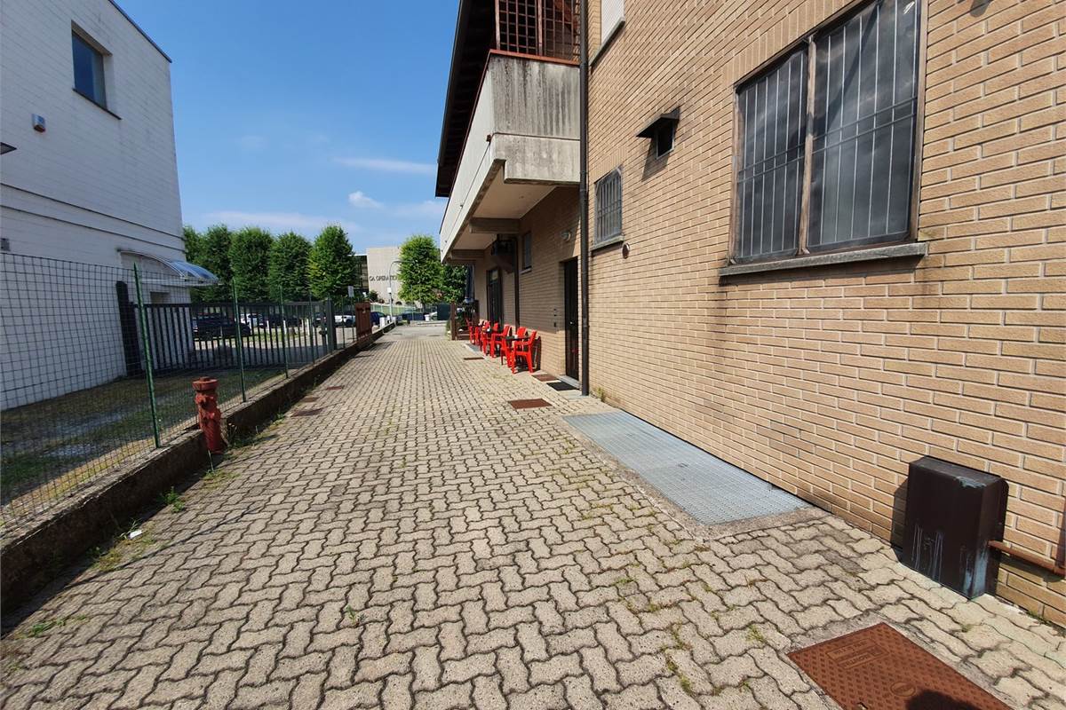 Locale open space a Vertemate con Minoprio
