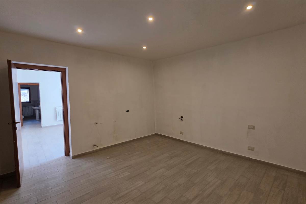 Ampio Bilocale appena ristrutturato a Tradate 