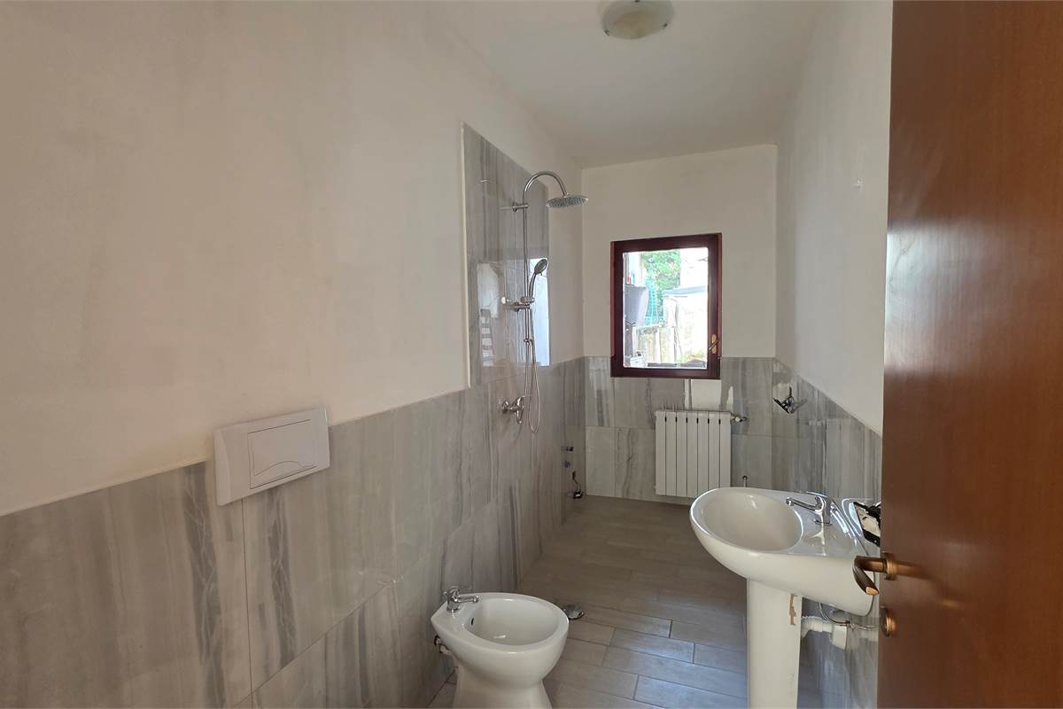 Ampio Bilocale appena ristrutturato a Tradate 