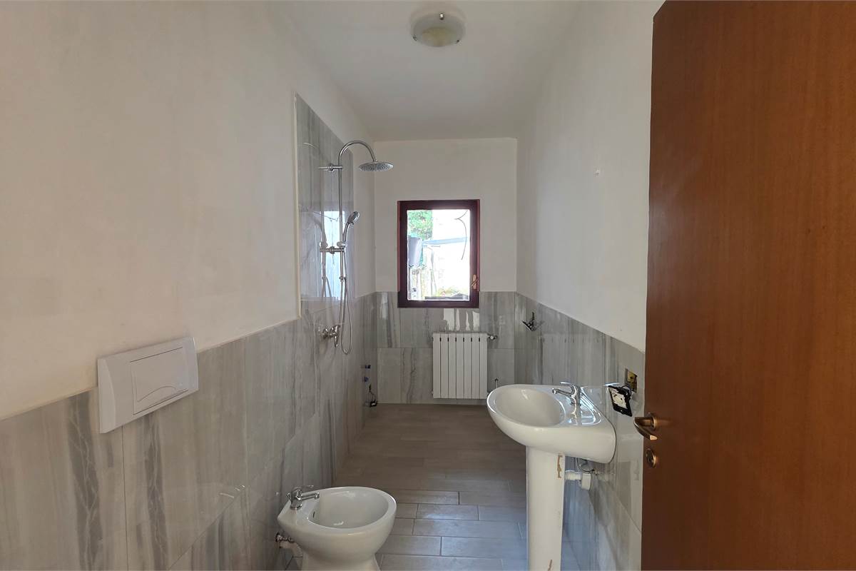 Ampio Bilocale appena ristrutturato a Tradate 