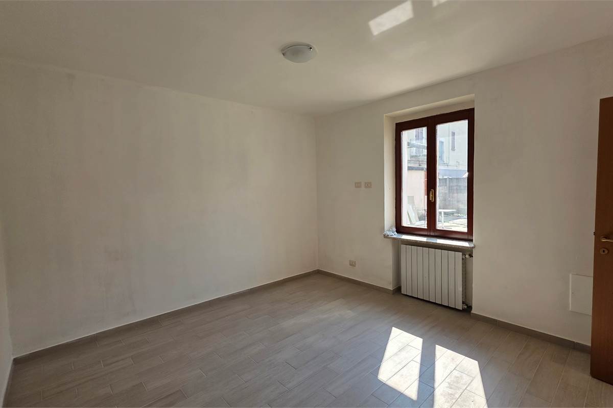 Ampio Bilocale appena ristrutturato a Tradate 