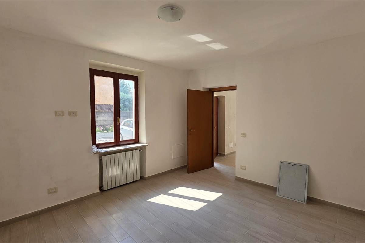 Ampio Bilocale appena ristrutturato a Tradate 