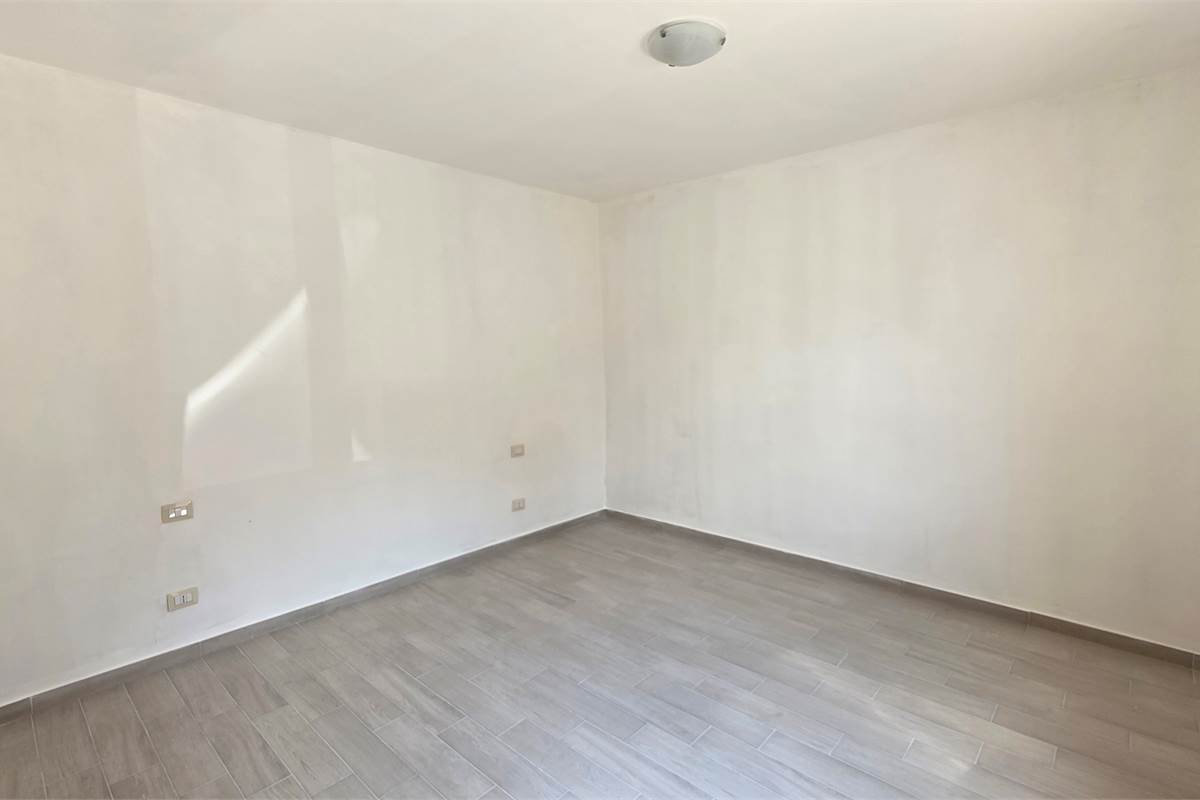 Ampio Bilocale appena ristrutturato a Tradate 