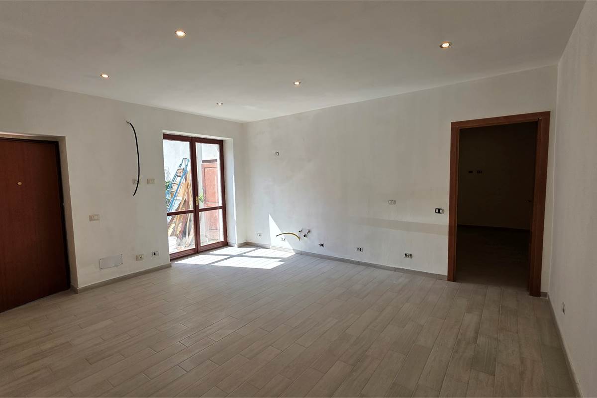 Ampio Bilocale appena ristrutturato a Tradate 