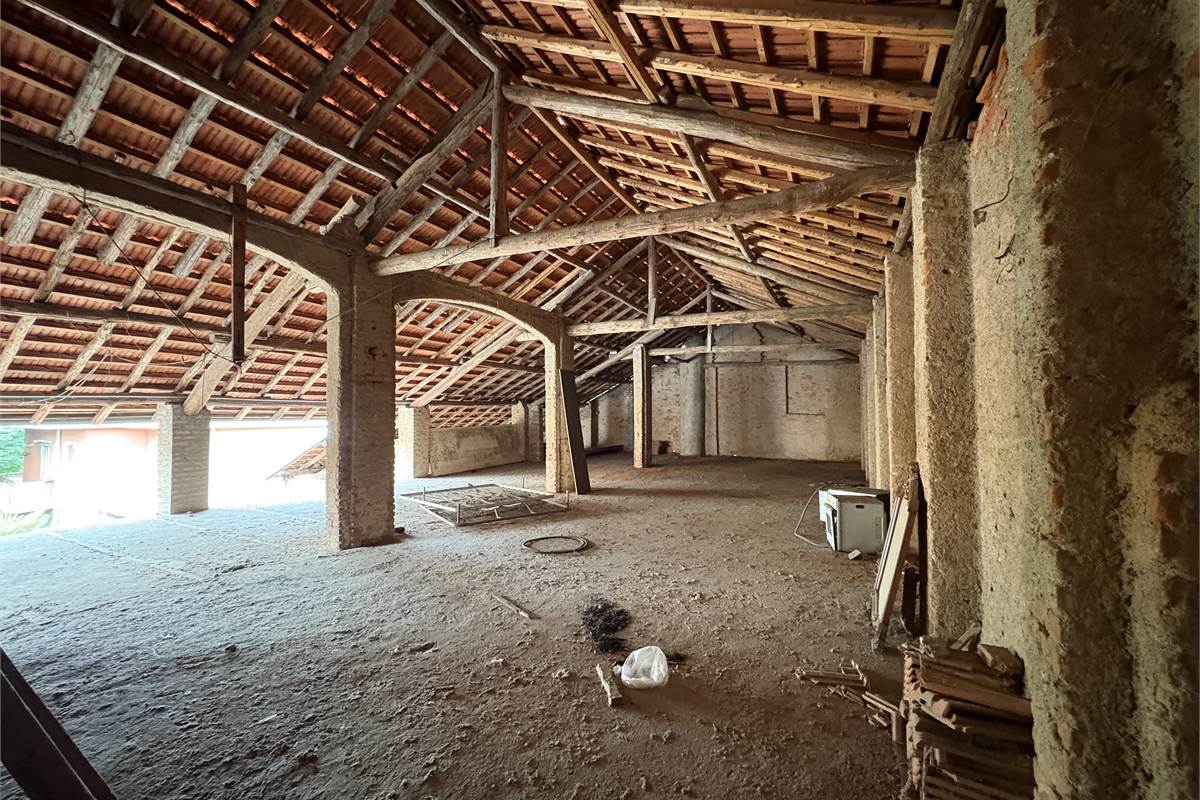 Ampio RUSTICO con bilocale a Tradate