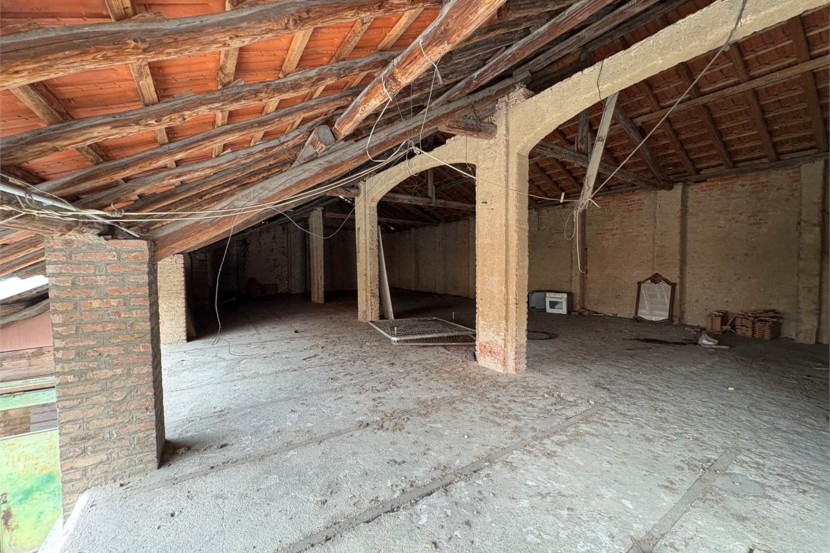 Ampio RUSTICO con bilocale a Tradate