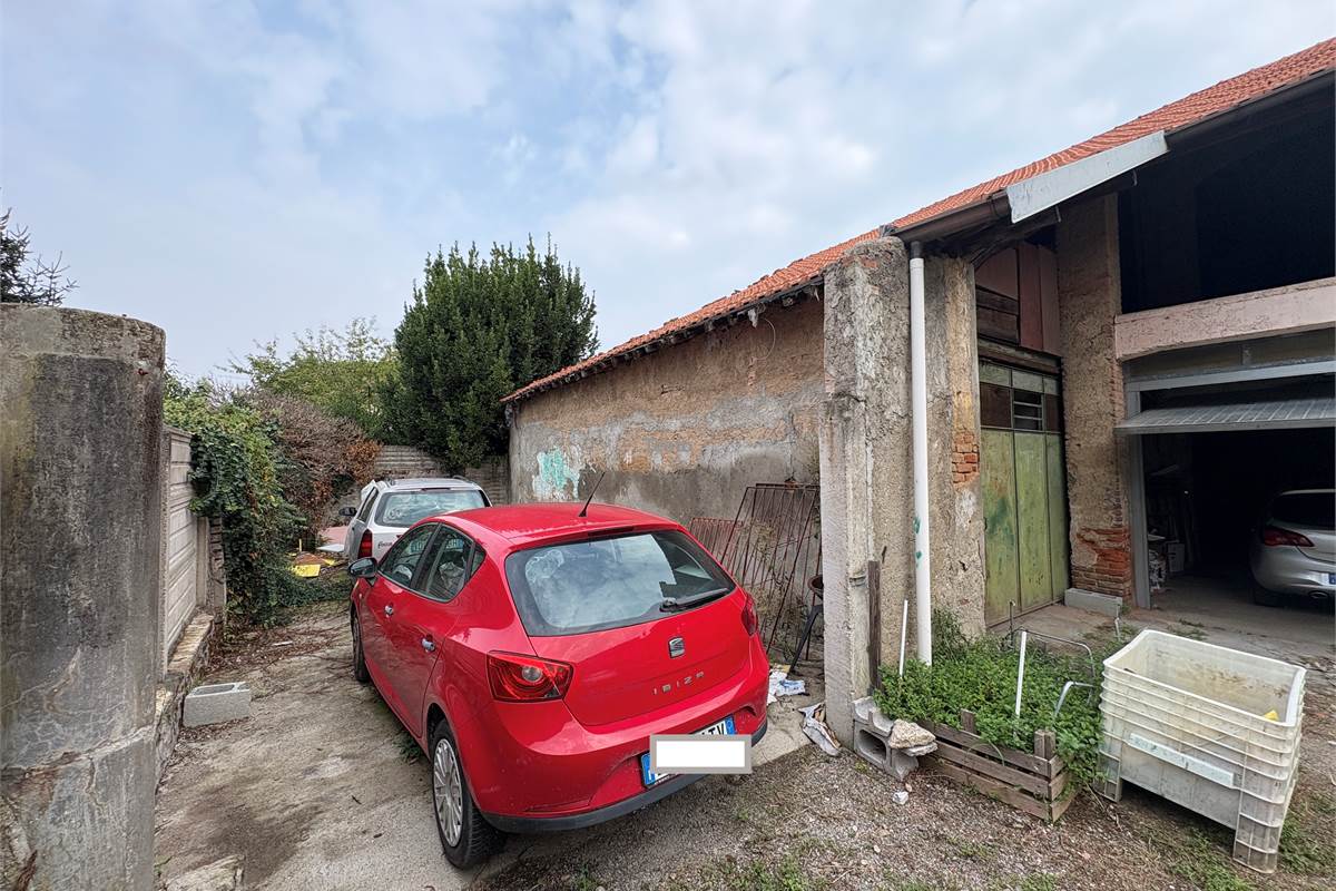Ampio RUSTICO con bilocale a Tradate
