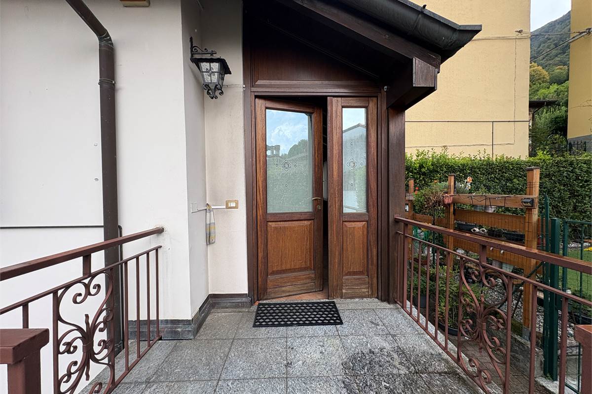 Ampio Trilocale indipendente a Laveno 