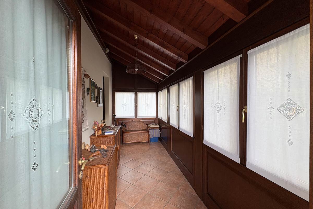 Ampio Trilocale indipendente a Laveno 