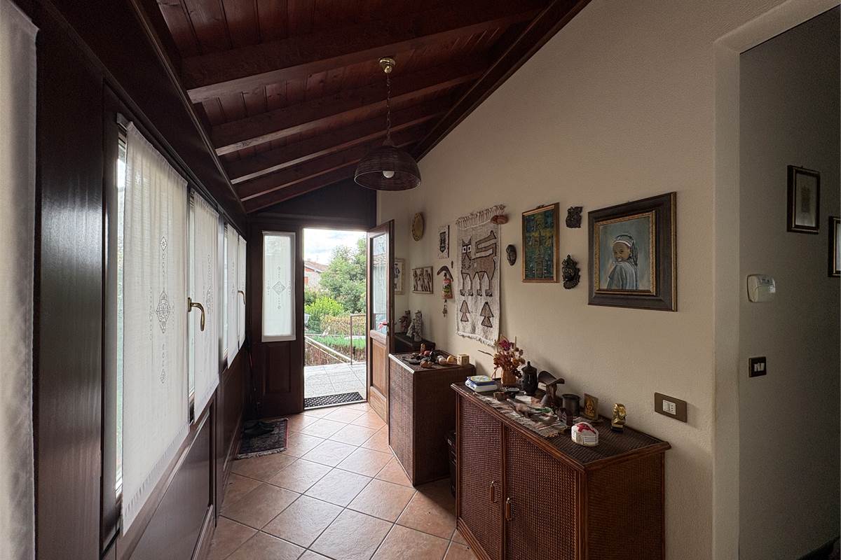 Ampio Trilocale indipendente a Laveno 