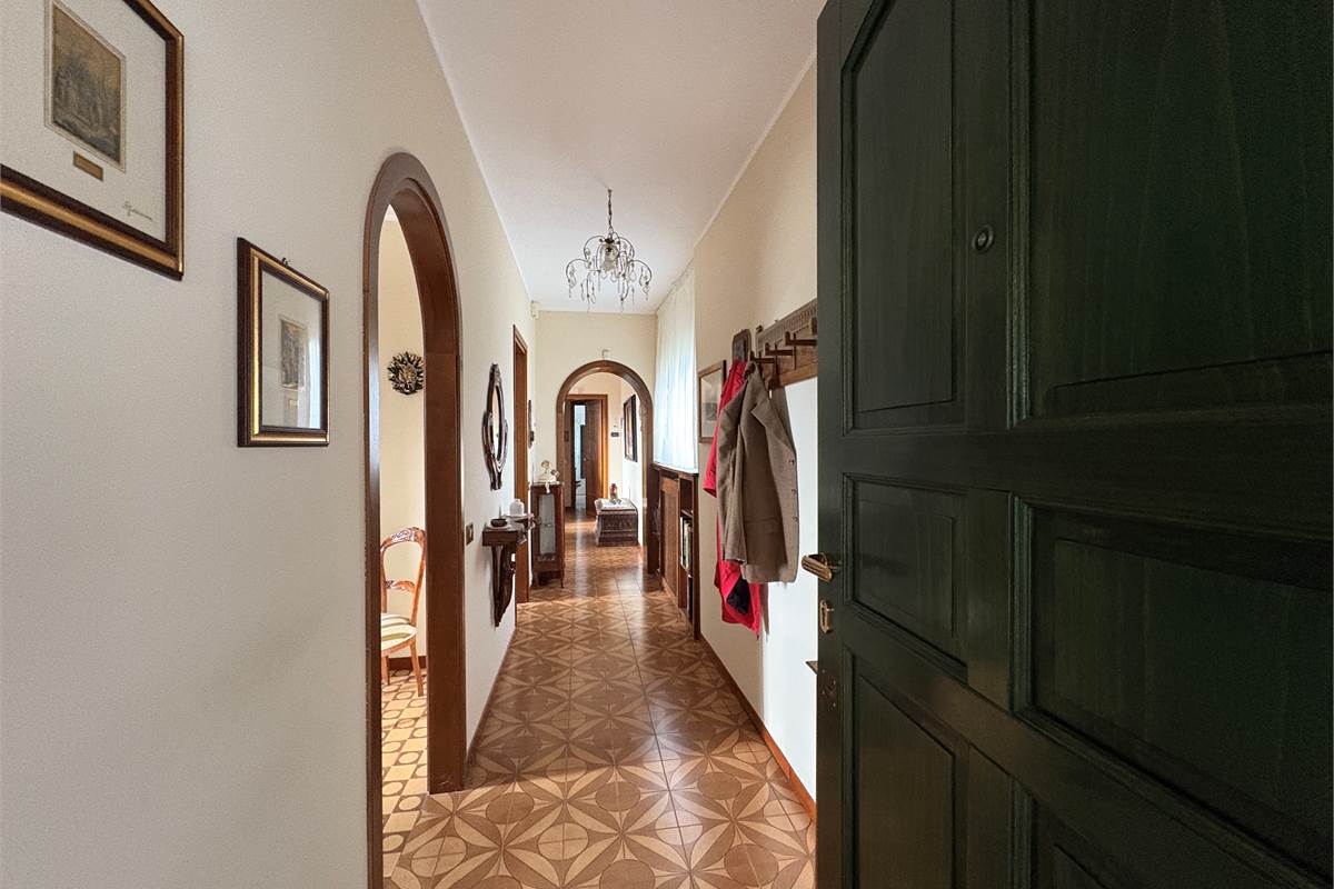 Ampio Trilocale indipendente a Laveno 