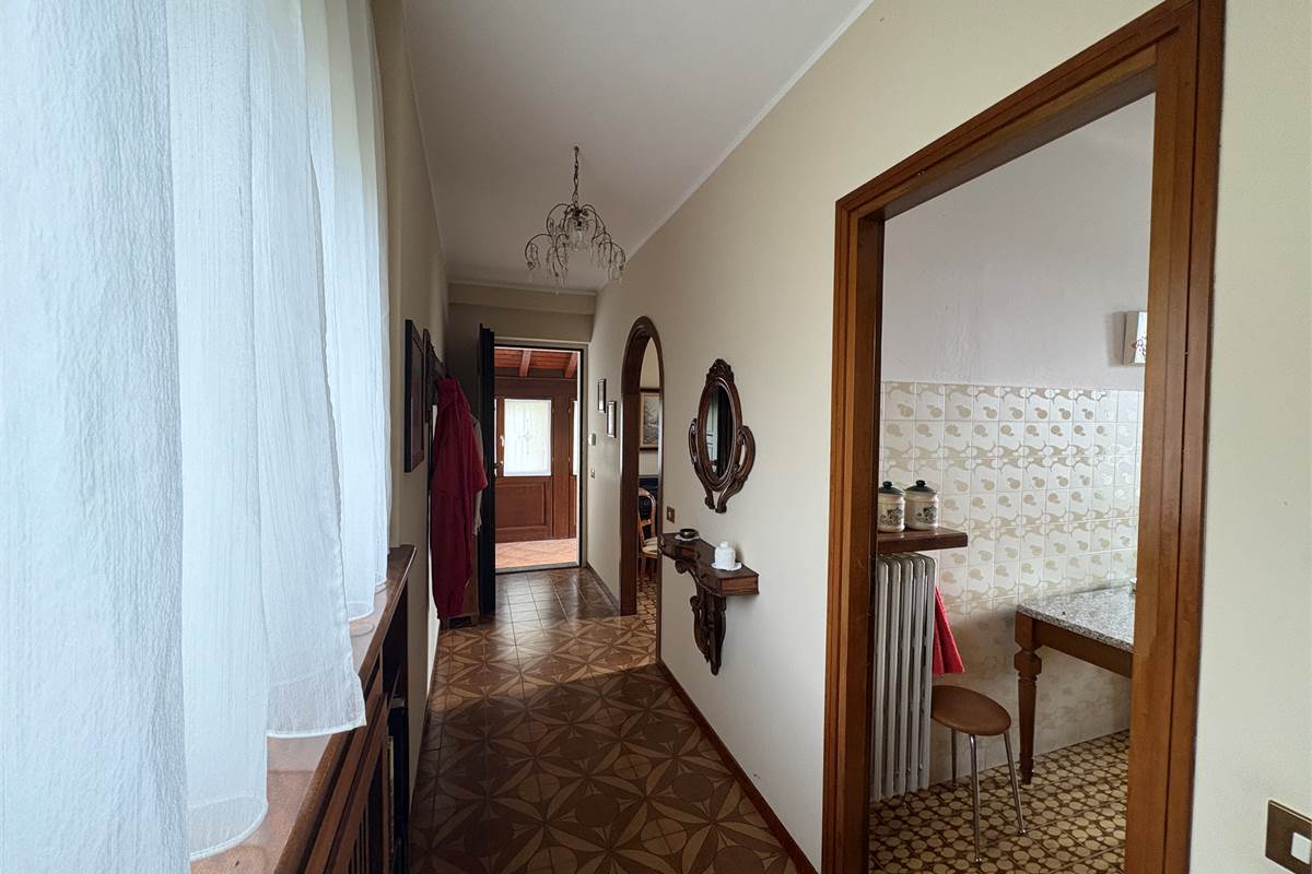 Ampio Trilocale indipendente a Laveno 