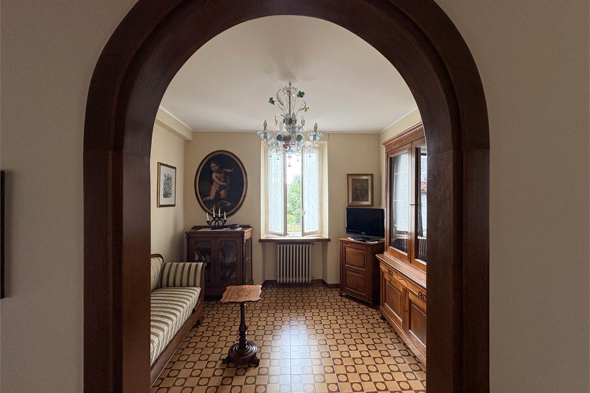 Ampio Trilocale indipendente a Laveno 