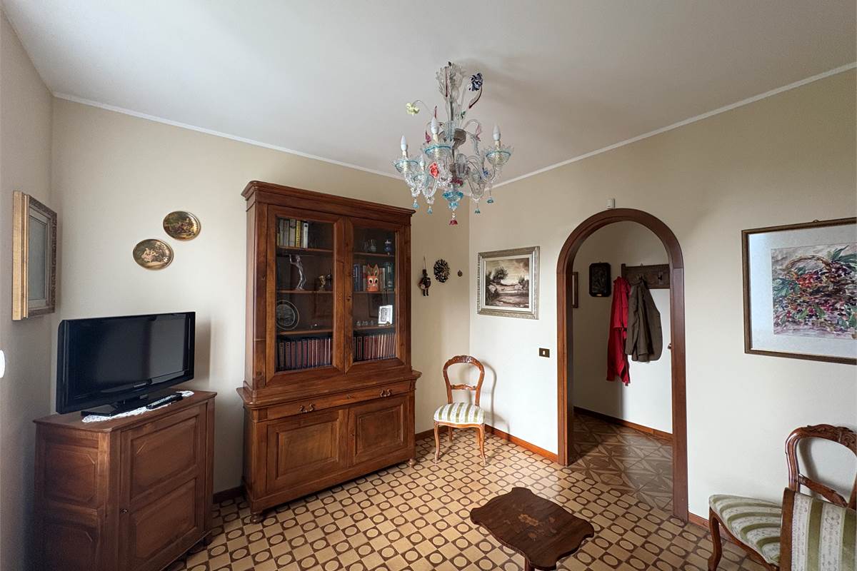 Ampio Trilocale indipendente a Laveno 