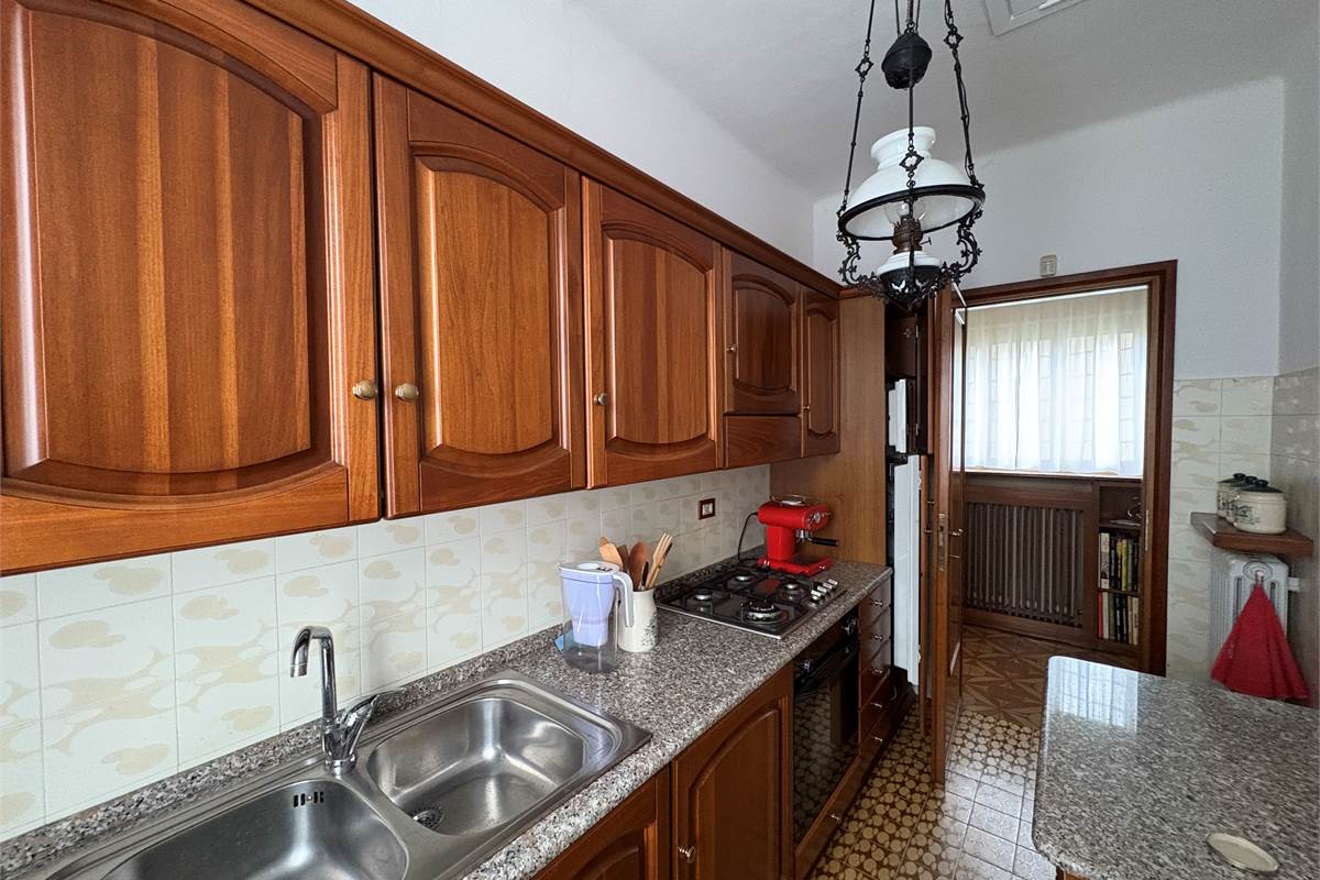 Ampio Trilocale indipendente a Laveno 