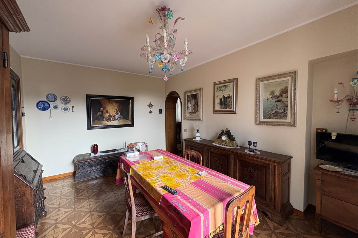 Ampio Trilocale indipendente a Laveno 