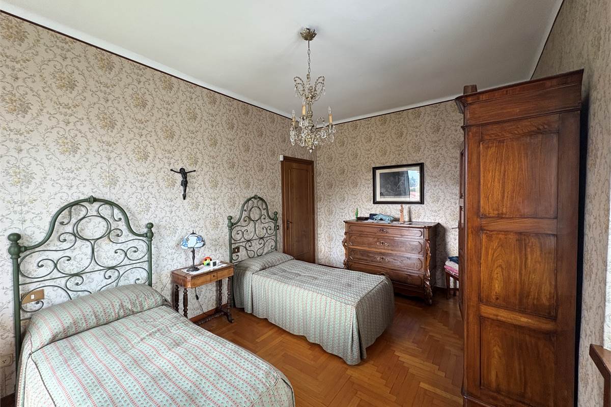 Ampio Trilocale indipendente a Laveno 