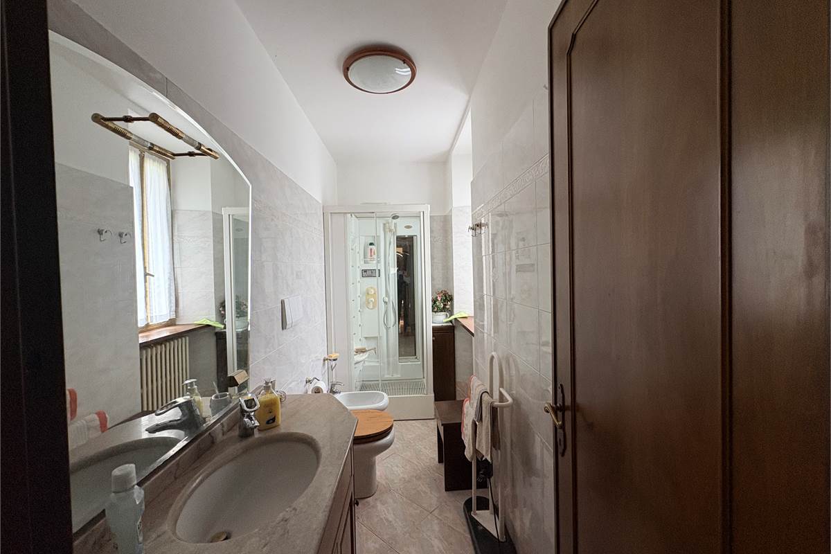 Ampio Trilocale indipendente a Laveno 