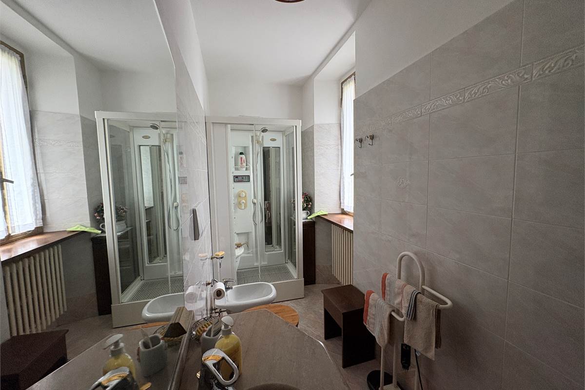 Ampio Trilocale indipendente a Laveno 