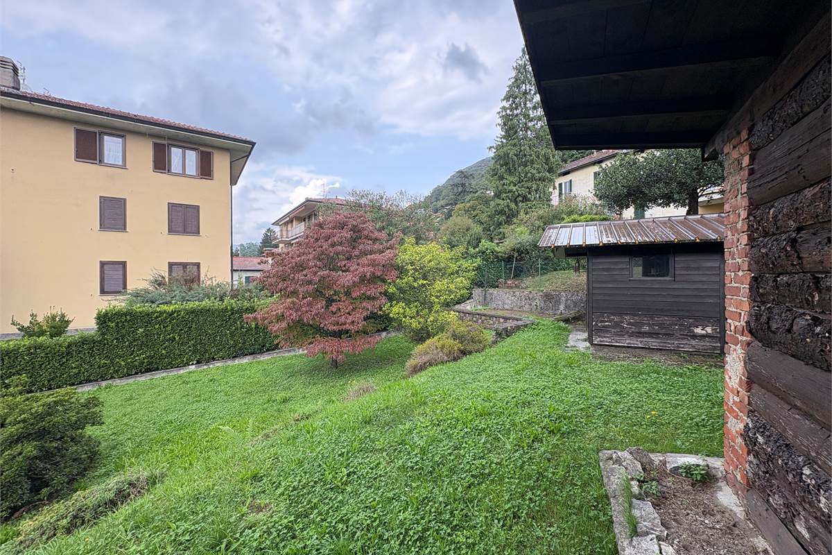 Ampio Trilocale indipendente a Laveno 