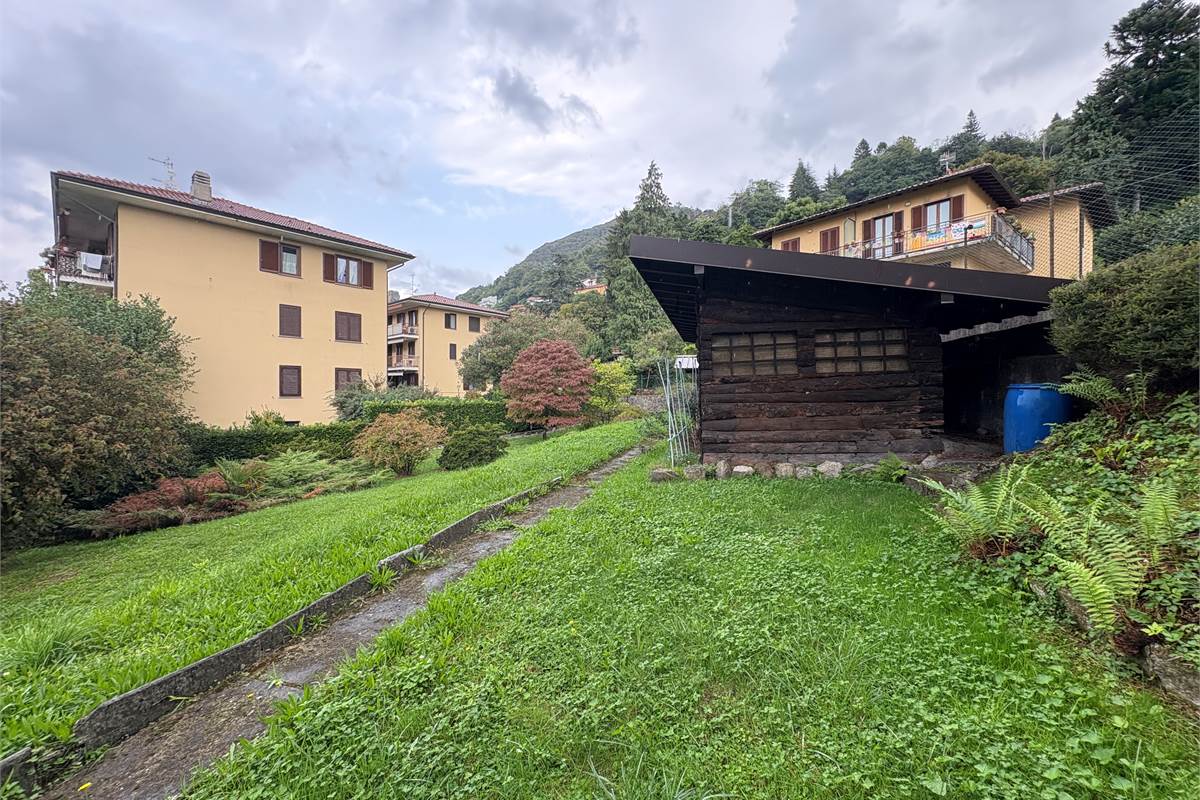 Ampio Trilocale indipendente a Laveno 