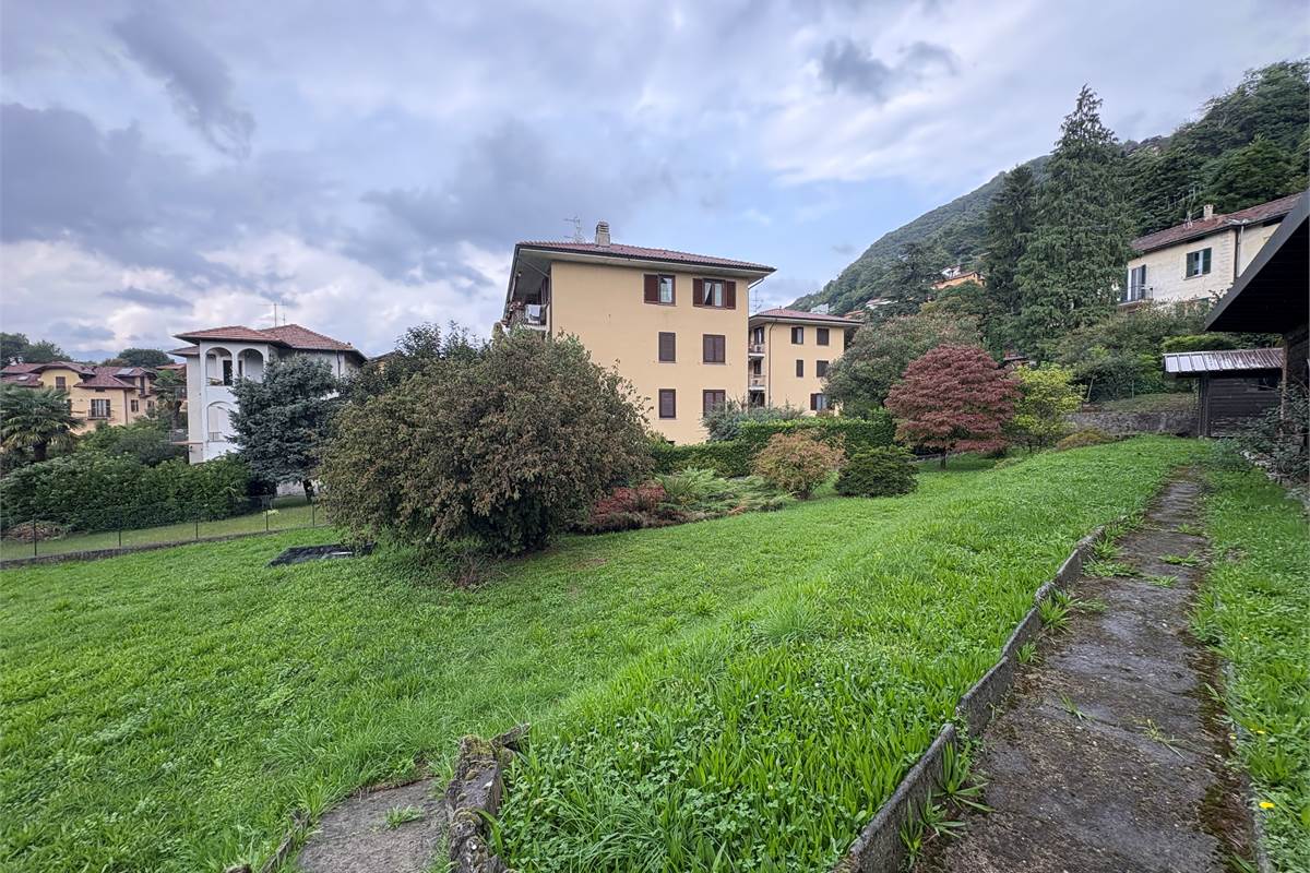 Ampio Trilocale indipendente a Laveno 